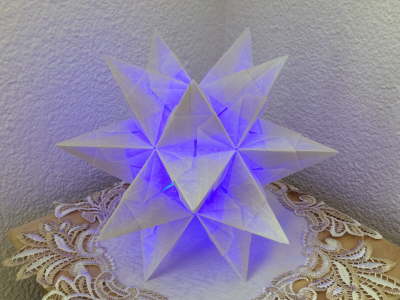 20 cm Stern Weiß mit blauer LED