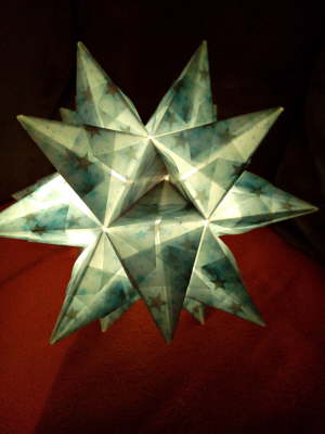 20 cm hellblau mit gold Sterne